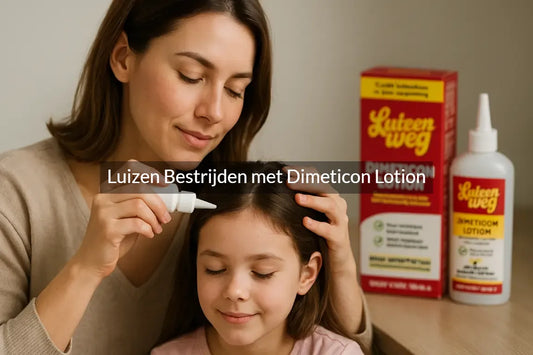 Moeder masseert Dimeticon lotion in haar van dochter